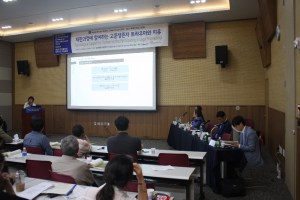 Panelists and audience members listen to a speaker at the special session on psychological support for torture victims participating in legal proceedings.